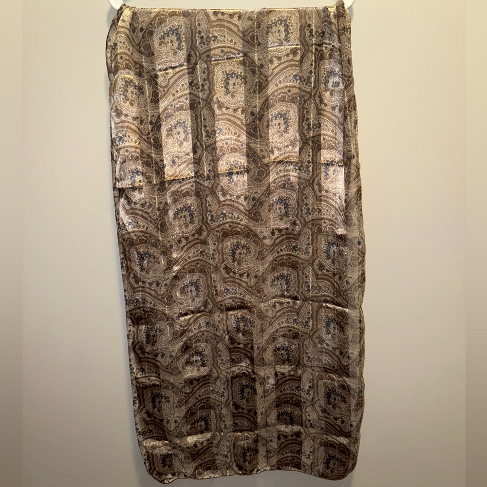 Elegant Paisley Scarf in Brown and Tan